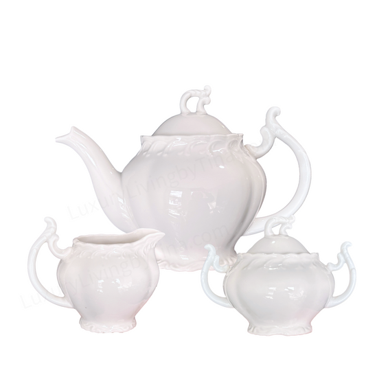 White Porcelain Tea Set – Teapot, Sugar Bowl & Creamer  Classic Vintage‑Style Serveware